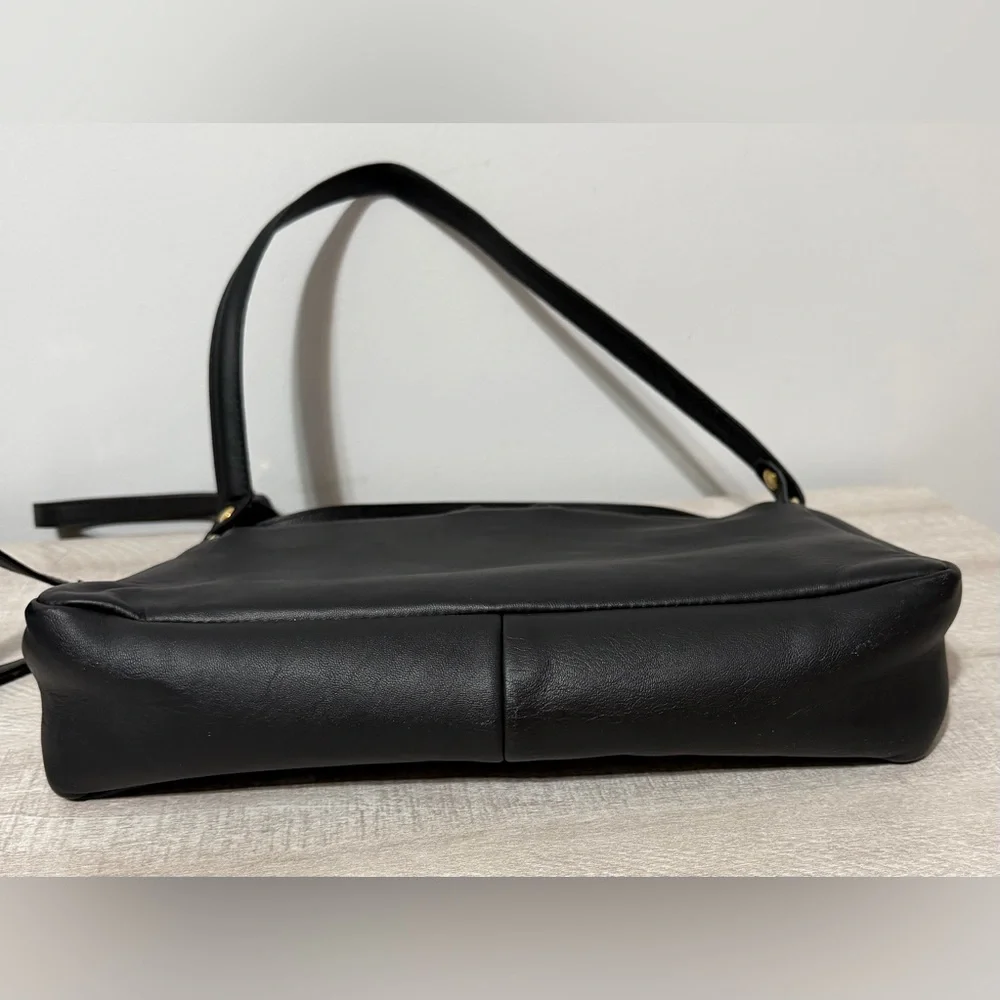 Vintage leather shoulder/crossbody bag by Centaurea. Made in Italy, Like New